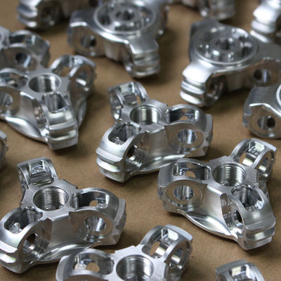 Mekanik Alüminyum CNC İşlenmiş Parçalar Eloksal Boyama Yüzey Cilası OEM