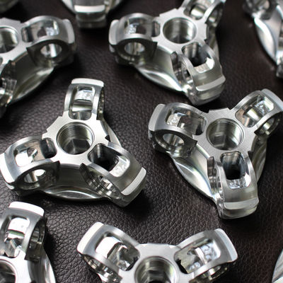 Hızlı Prototip CNC Alüminyum Parçalar Yüksek Hassasiyetli 0.05mm Tolerans